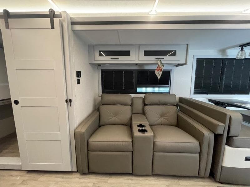 2026 Coachmen 2026 Coachmen Mirada - thumbnail 15