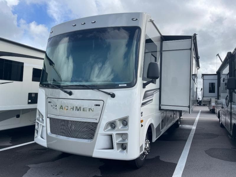 2026 Coachmen 2026 Coachmen Mirada - thumbnail 4