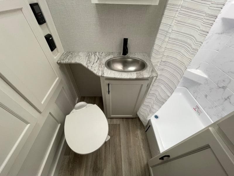 2025 K-Z 2025 K-Z Stratus - thumbnail 39