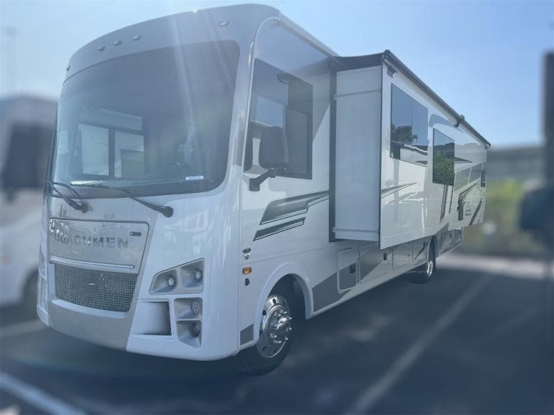 2026 Coachmen 2026 Coachmen Mirada - thumbnail 4