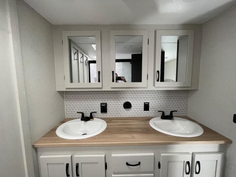 2026 Coachmen 2026 Coachmen Brookstone - thumbnail 16