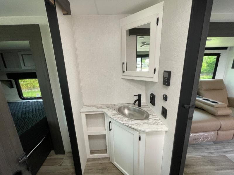 2025 Venture RV 2025 Venture RV Stratus - thumbnail 32