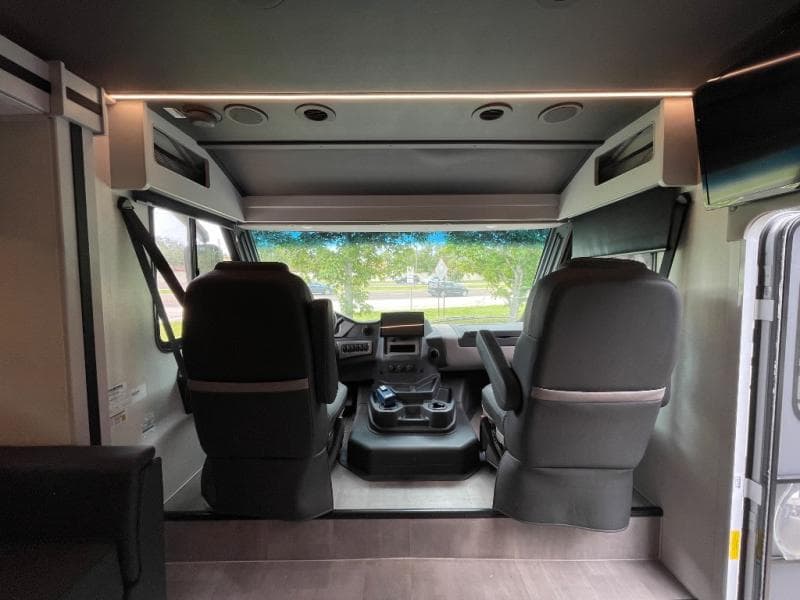 2026 Coachmen 2026 Coachmen Euro - thumbnail 9