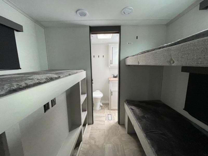 2026 Coachmen 2026 Coachmen Chaparral - thumbnail 21