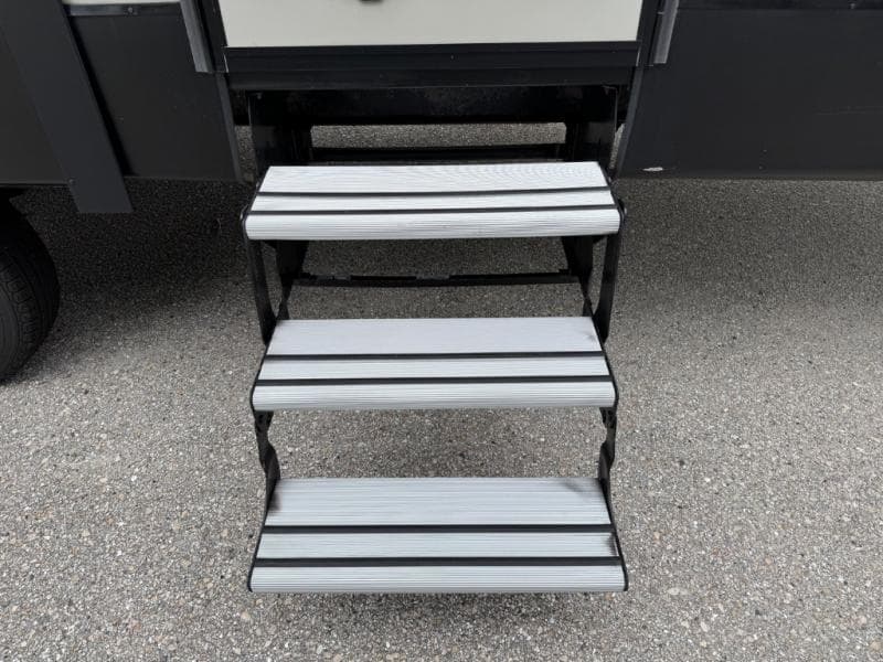 2019 Coachmen 2019 Coachmen Chaparral - thumbnail 11