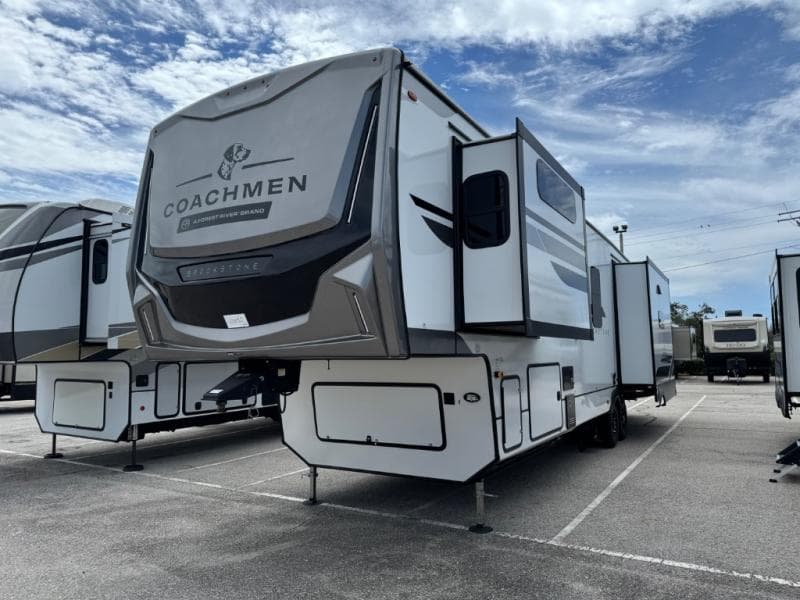 2026 Coachmen 2026 Coachmen Brookstone - thumbnail 3