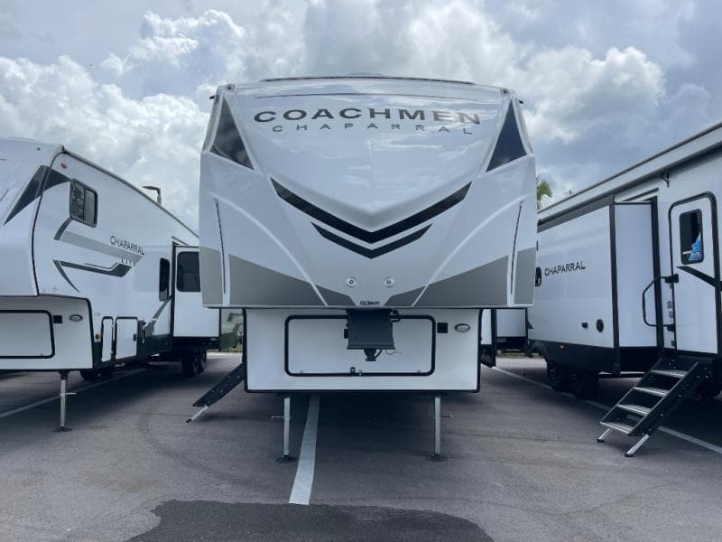 2026 Coachmen 2026 Coachmen Chaparral - thumbnail 3