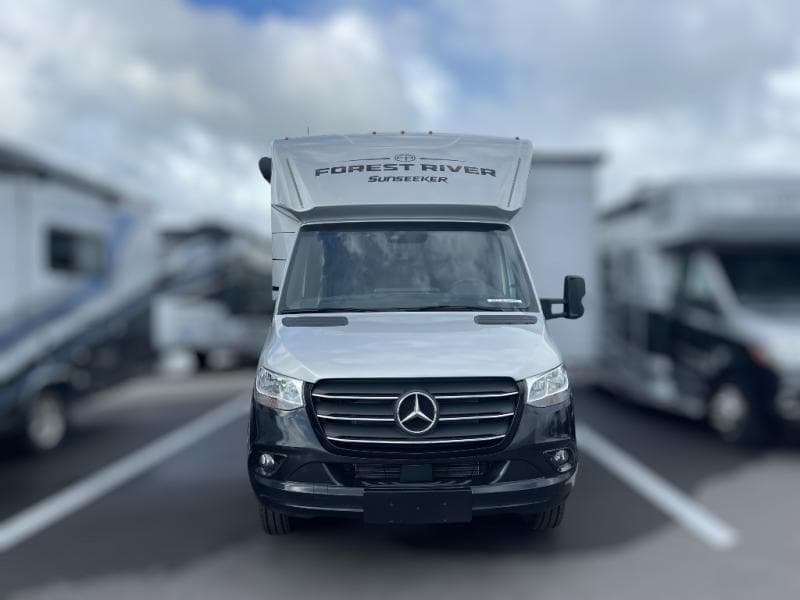 2026 Forest River 2026 Forest River Sunseeker - thumbnail 3
