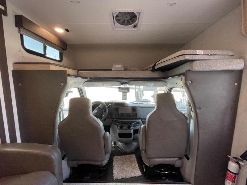 2026 Coachmen 2026 Coachmen Leprechaun - thumbnail 6