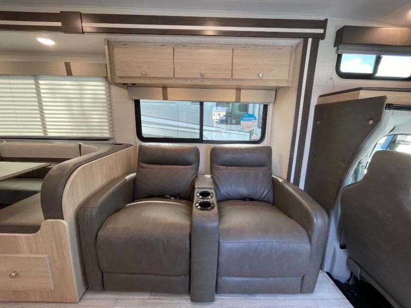 2026 Coachmen 2026 Coachmen Leprechaun - thumbnail 8