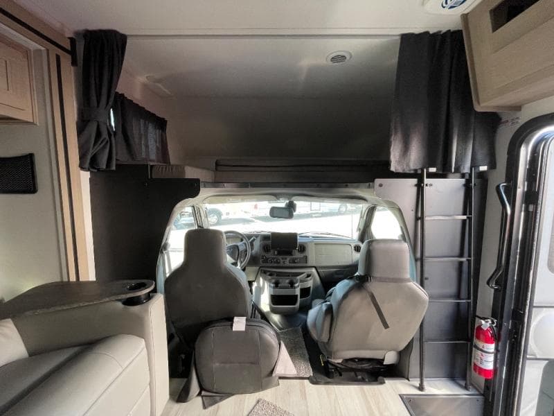 2026 Forest River 2026 Forest River Sunseeker Classic - thumbnail 10