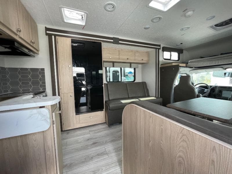 2026 Coachmen 2026 Coachmen Leprechaun - thumbnail 23