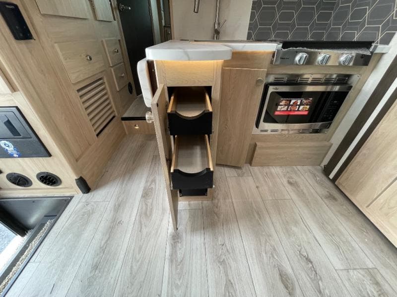 2026 Coachmen 2026 Coachmen Leprechaun - thumbnail 39