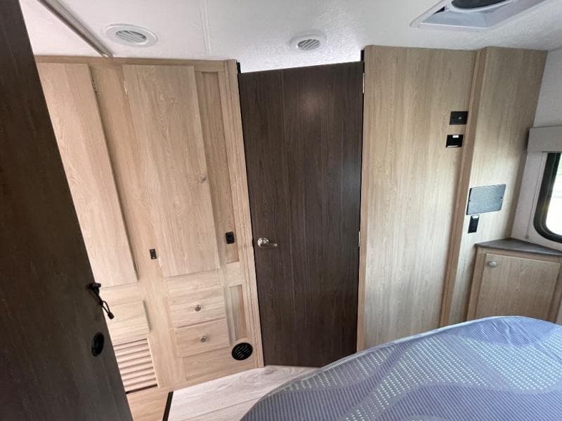 2026 Coachmen 2026 Coachmen Leprechaun - thumbnail 47