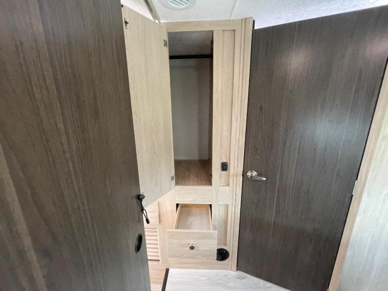 2026 Coachmen 2026 Coachmen Leprechaun - thumbnail 48