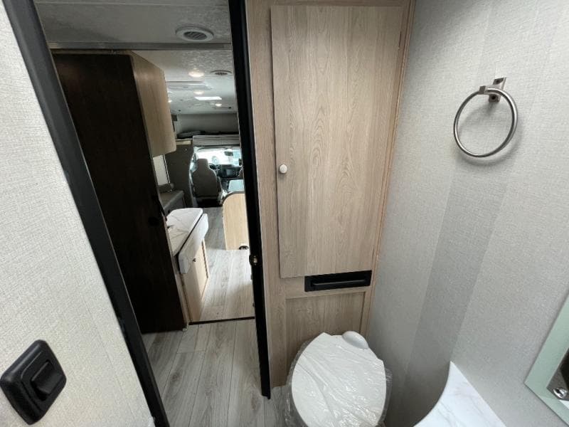 2026 Coachmen 2026 Coachmen Leprechaun - thumbnail 52