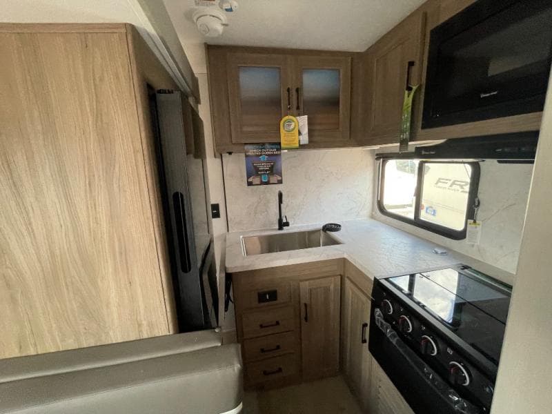 2026 Coachmen 2026 Coachmen Freedom Express Ultra Lite - thumbnail 18