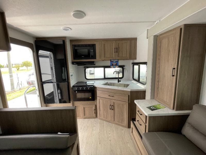 2026 Coachmen 2026 Coachmen Freedom Express Select - thumbnail 18