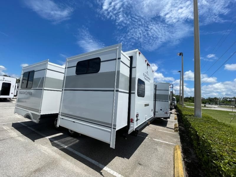 2026 Coachmen 2026 Coachmen Freedom Express - thumbnail 6