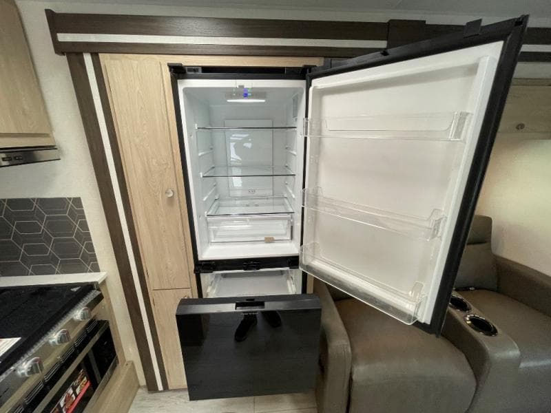 2026 Coachmen 2026 Coachmen Leprechaun - thumbnail 34