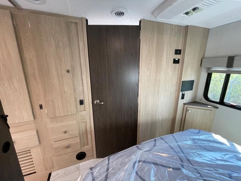 2026 Coachmen 2026 Coachmen Leprechaun - thumbnail 43