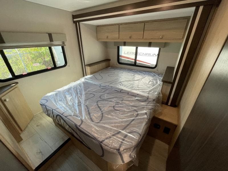 2026 Coachmen 2026 Coachmen Leprechaun - thumbnail 44