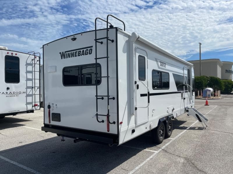 2026 Winnebago 2026 Winnebago Thrive - thumbnail 7