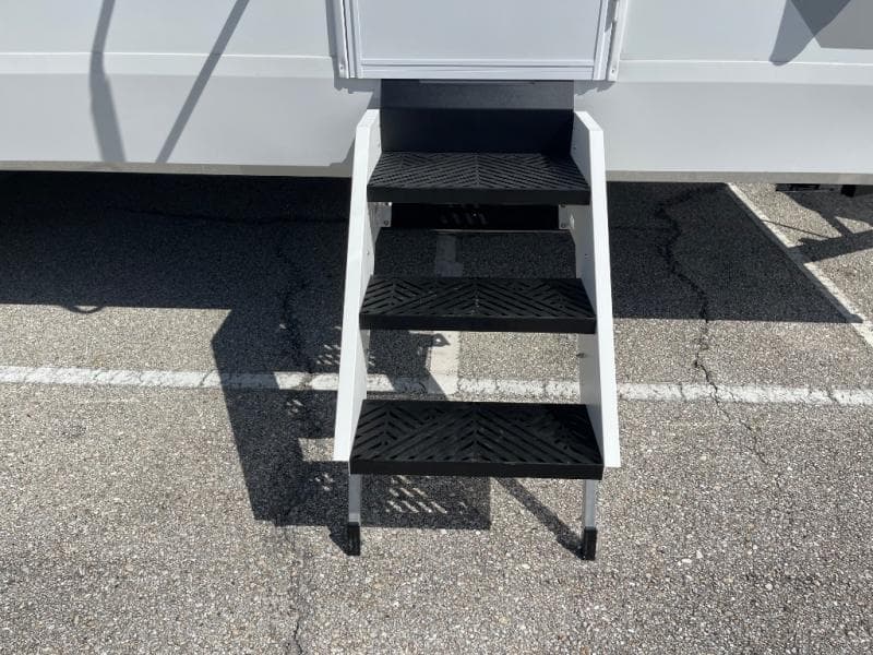 2026 Winnebago 2026 Winnebago Thrive - thumbnail 9