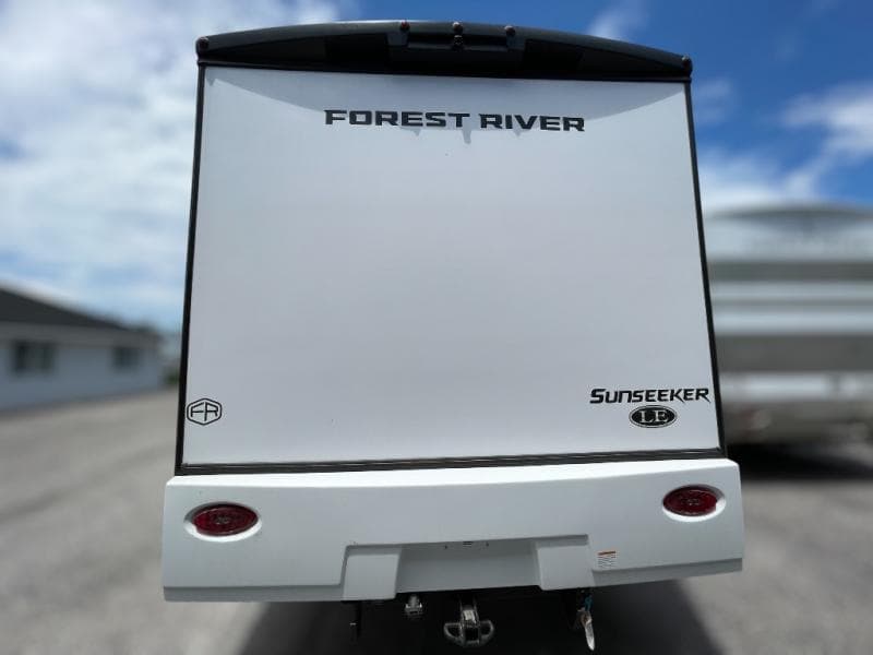 2026 Forest River 2026 Forest River Sunseeker - thumbnail 4