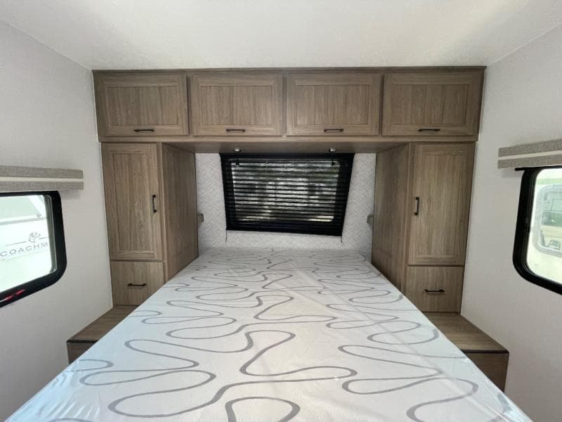 2026 Coachmen 2026 Coachmen Freedom Express Ultra Lite - thumbnail 16