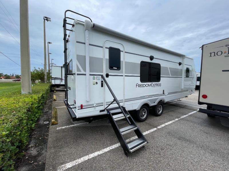 2026 Coachmen 2026 Coachmen Freedom Express Ultra Lite - thumbnail 7