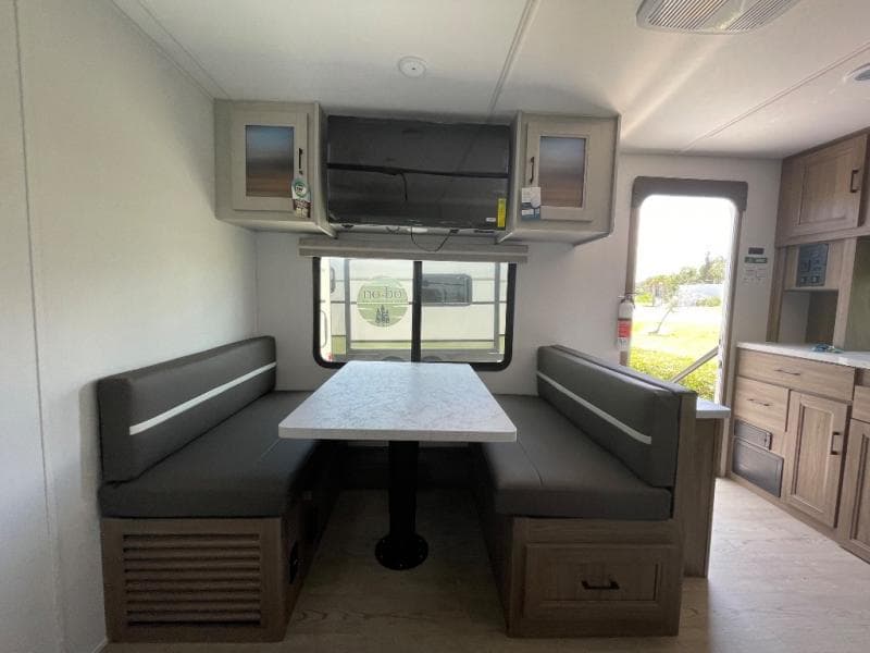 2026 Coachmen 2026 Coachmen Freedom Express Ultra Lite - thumbnail 8