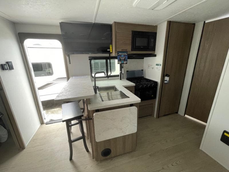 2026 Coachmen 2026 Coachmen Freedom Express - thumbnail 24