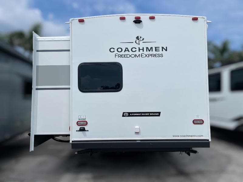 2026 Coachmen 2026 Coachmen Freedom Express - thumbnail 6