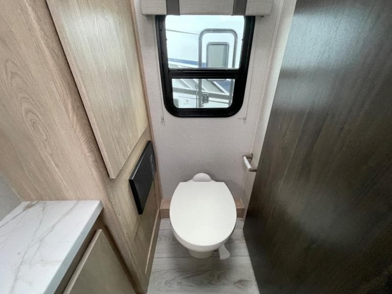 2026 Coachmen 2026 Coachmen Leprechaun - thumbnail 18