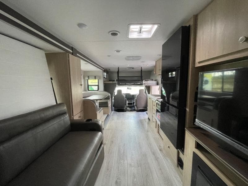 2026 Coachmen 2026 Coachmen Leprechaun - thumbnail 21