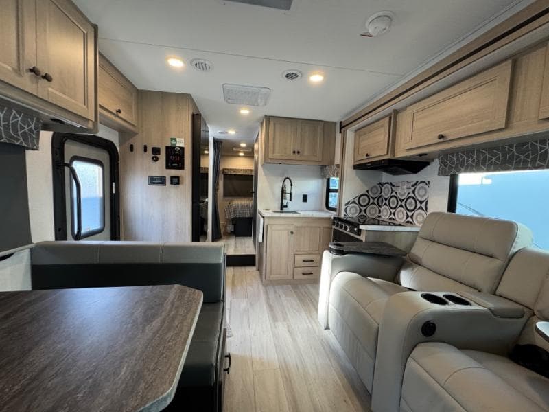 2026 Forest River 2026 Forest River Sunseeker Classic - thumbnail 12