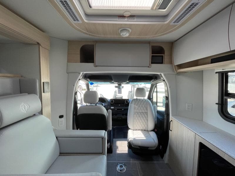 2025 Leisure Travel Vans 2025 Leisure Travel Vans Unity - thumbnail 7