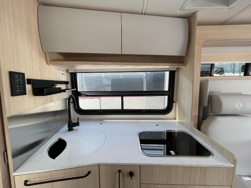 2025 Leisure Travel Vans 2025 Leisure Travel Vans Unity - thumbnail 11