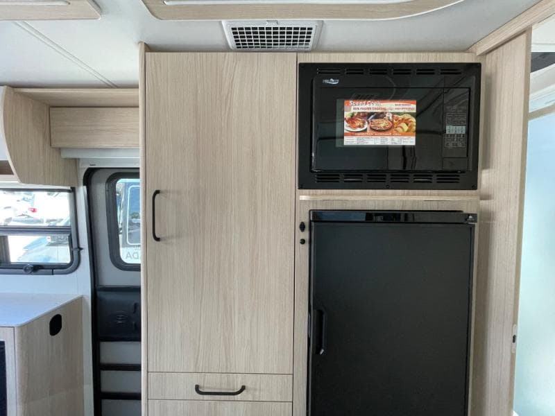 2025 Leisure Travel Vans 2025 Leisure Travel Vans Unity - thumbnail 13