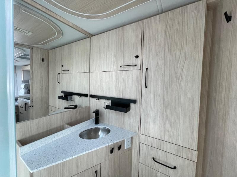 2025 Leisure Travel Vans 2025 Leisure Travel Vans Unity - thumbnail 16