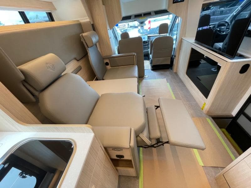 2025 Leisure Travel Vans 2025 Leisure Travel Vans Wonder - thumbnail 43