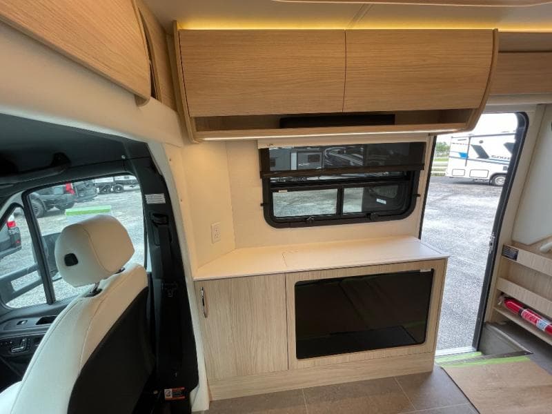 2025 Leisure Travel Vans 2025 Leisure Travel Vans Unity - thumbnail 28