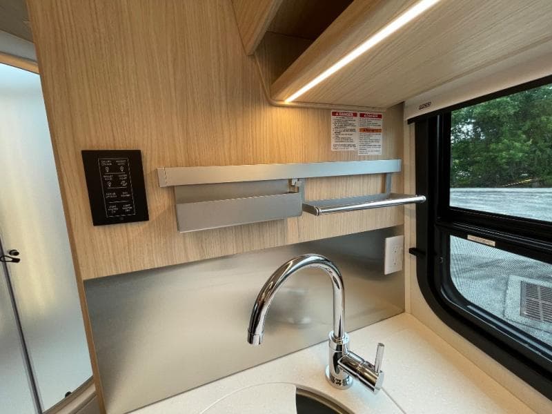 2025 Leisure Travel Vans 2025 Leisure Travel Vans Unity - thumbnail 38