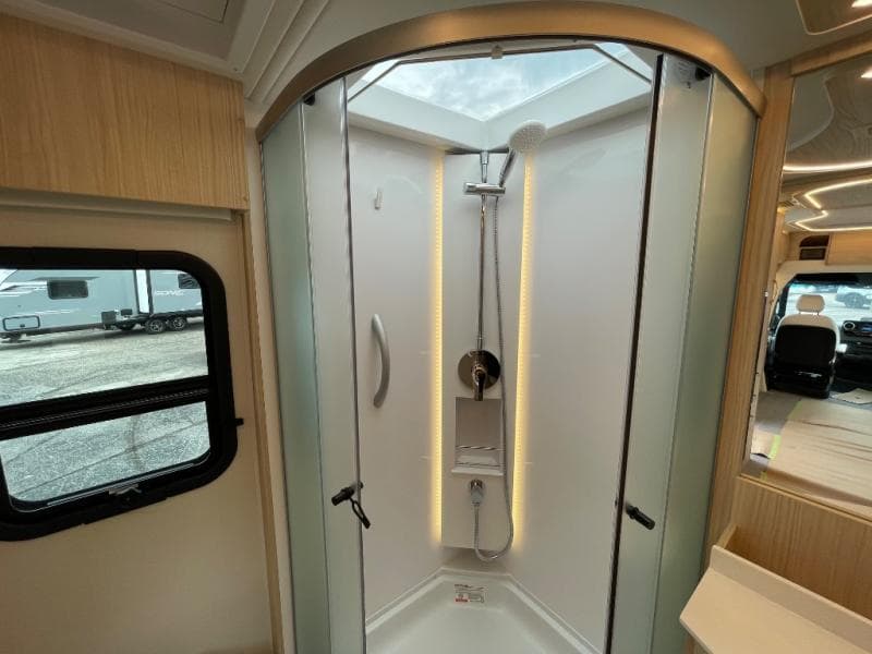 2025 Leisure Travel Vans 2025 Leisure Travel Vans Unity - thumbnail 43