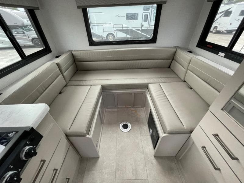 2026 Thor Motor Coach 2026 Thor Motor Coach Chateau - thumbnail 39