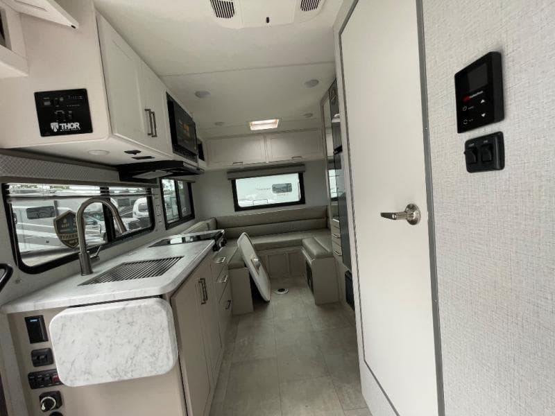 2026 Thor Motor Coach 2026 Thor Motor Coach Chateau - thumbnail 44