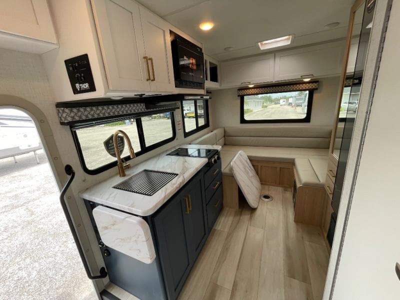 2026 Thor Motor Coach 2026 Thor Motor Coach Quantum - thumbnail 24
