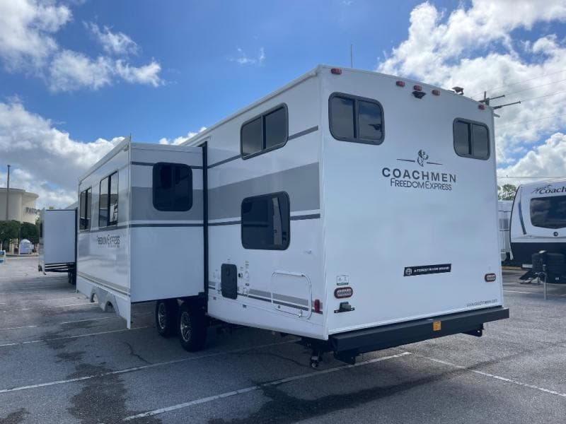 2026 Coachmen 2026 Coachmen Freedom Express - thumbnail 6