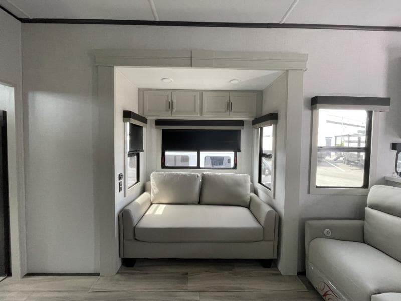 2026 Keystone RV 2026 Keystone RV Alpine Avalanche Edition - thumbnail 9